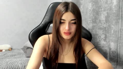 Molly online show from December 21, 2025, 9:33 pm