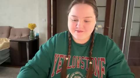 Snapshot of mollyas chatting on May 1, 2026, 2:21 pm Alice online show from May 1, 2026, 2:21 pm