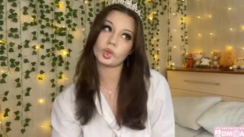 Molly online show from May 16, 2026, 11:42 am