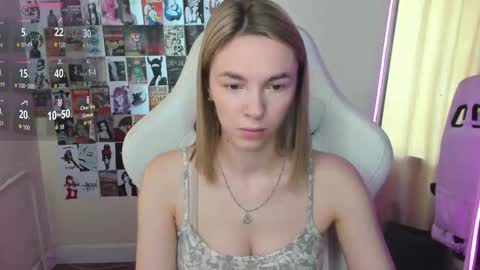 Snapshot of mollydevonn chatting on September 27, 2025, 1:10 am Molly online show from September 27, 2025, 1:10 am