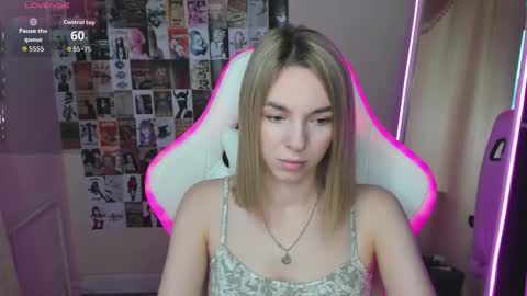Snapshot of mollydevonn chatting on September 28, 2025, 1:22 am Molly online show from September 28, 2025, 1:22 am