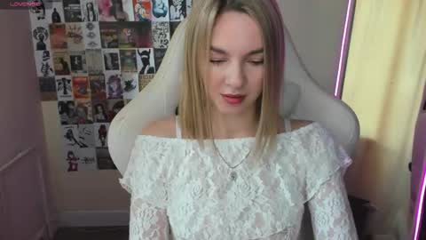 Snapshot of mollydevonn chatting on September 30, 2025, 1:21 am Molly online show from September 30, 2025, 1:21 am
