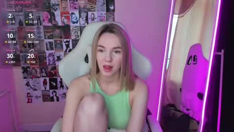 Snapshot of mollydevonn chatting on October 7, 2025, 1:25 am Molly online show from October 7, 2025, 1:25 am