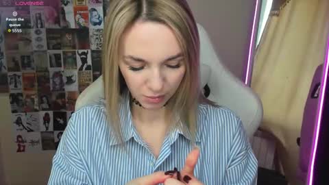 Snapshot of mollydevonn chatting on October 17, 2025, 1:20 am Molly online show from October 17, 2025, 1:20 am