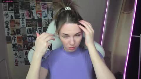 Snapshot of mollydevonn chatting on October 21, 2025, 1:50 am Molly online show from October 21, 2025, 1:50 am