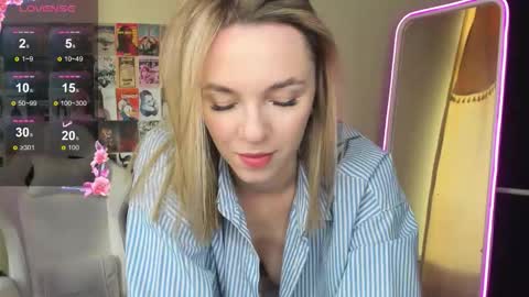 Snapshot of mollydevonn chatting on October 23, 2025, 2:00 am Molly online show from October 23, 2025, 2:00 am