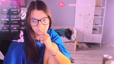  KIRA  online show from October 30, 2025, 7:10 am