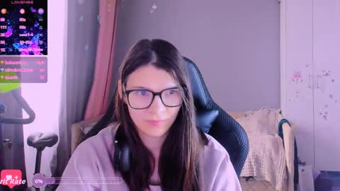  KIRA  online show from April 8, 2026, 6:02 am