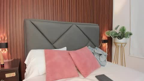 mollylove_ online show from April 14, 2026, 7:09 pm