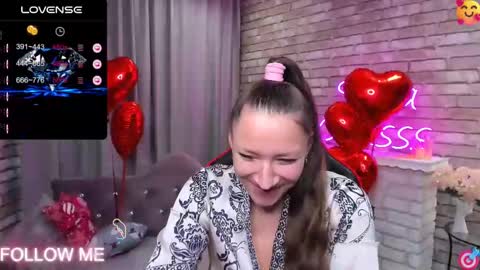 Snapshot of mollynay chatting on February 12, 2025, 3:18 am hi im Molly heregreat boobs big heart warm pussy online show from February 12, 2025, 3:18 am