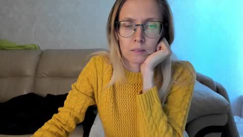 AngelMomm online show from February 26, 2025, 12:14 pm