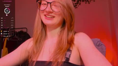 mollytucker online show from October 28, 2025, 3:25 pm