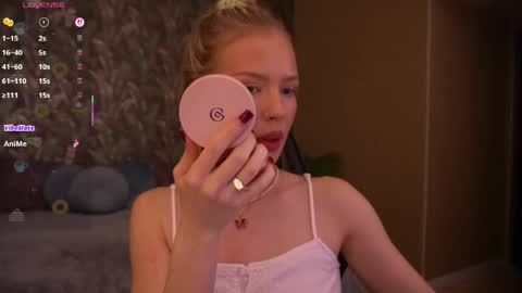 Snapshot of mollyymayy chatting on May 21, 2026, 6:37 pm mollyymayy online show from May 21, 2026, 6:37 pm