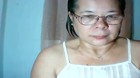 Snapshot of mombastic55 chatting on May 18, 2026, 1:17 pm mombastic55 online show from May 18, 2026, 1:17 pm