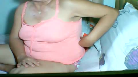 Snapshot of mombastic55 chatting on June 9, 2026, 8:15 am mombastic55 online show from June 9, 2026, 8:15 am