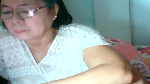 Snapshot of mombastic55 chatting on June 20, 2026, 5:43 am mombastic55 online show from June 20, 2026, 5:43 am