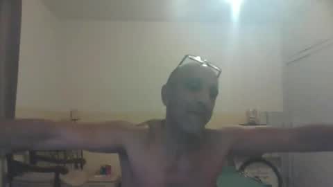 moment71200 online show from January 3, 2025, 10:08 pm