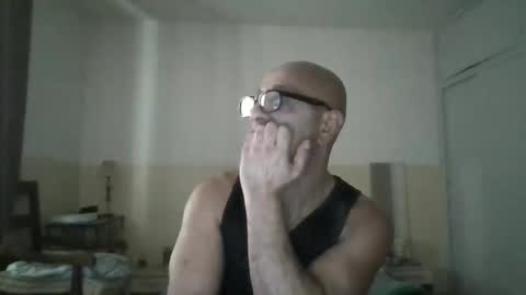 moment71200 online show from November 18, 2025, 12:31 pm