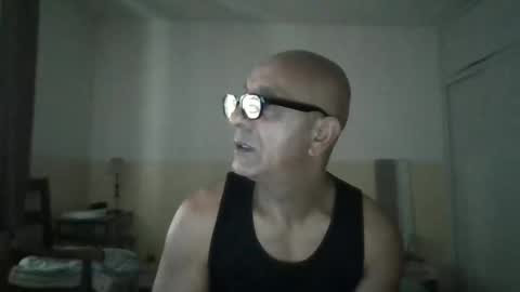 moment71200 online show from November 19, 2025, 11:54 am