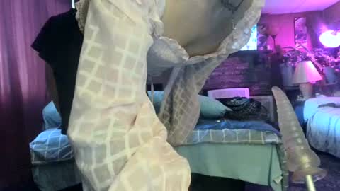 Snapshot of mommamadesissy chatting on February 28, 2025, 7:46 pm Bink online show from February 28, 2025, 7:46 pm