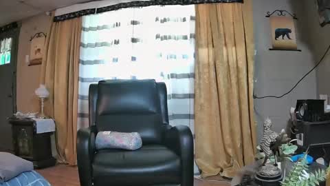 Snapshot of mommamadesissy chatting on October 3, 2025, 5:54 pm Bink online show from October 3, 2025, 5:54 pm