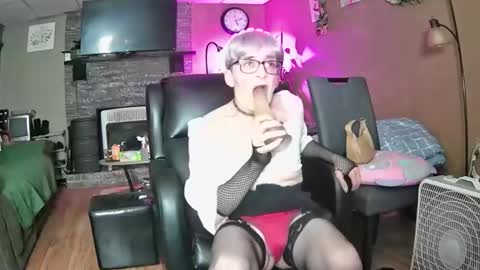 Snapshot of mommamadesissy chatting on March 7, 2026, 10:07 pm Bink online show from March 7, 2026, 10:07 pm