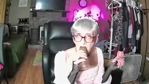 Snapshot of mommamadesissy chatting on March 14, 2026, 7:41 pm Bink online show from March 14, 2026, 7:41 pm