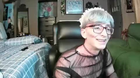 Snapshot of mommamadesissy chatting on May 22, 2026, 4:30 am Bink online show from May 22, 2026, 4:30 am