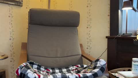 Mia  online show from December 20, 2024, 3:00 pm