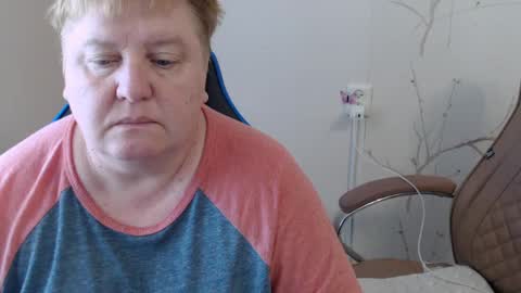 Snapshot of mommy99x chatting on June 16, 2026, 7:44 am Mommy99X online show from June 16, 2026, 7:44 am
