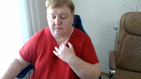 Snapshot of mommy99x chatting on June 17, 2026, 8:06 am Mommy99X online show from June 17, 2026, 8:06 am