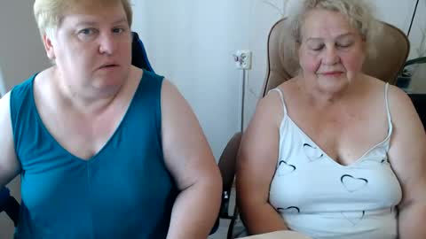 Snapshot of mommy99x chatting on August 3, 2026, 7:18 am Mommy99X online show from August 3, 2026, 7:18 am