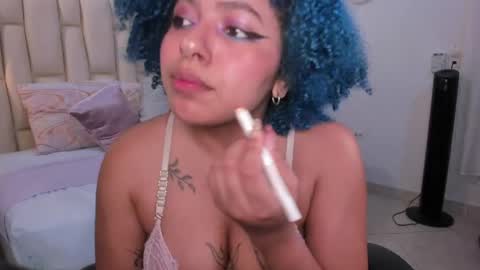 Momo  online show from May 11, 2026, 3:34 am