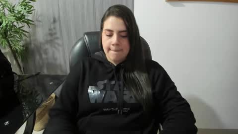 Snapshot of mona28__ chatting on September 19, 2025, 11:55 am Mona online show from September 19, 2025, 11:55 am