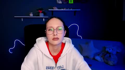 Mona  online show from March 5, 2025, 12:44 pm