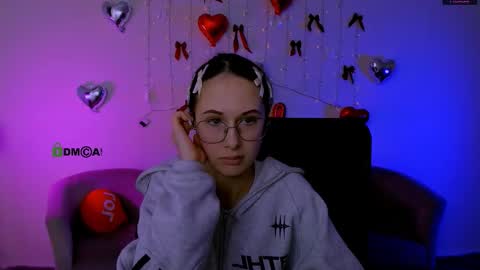 Mona  online show from February 10, 2026, 7:40 pm