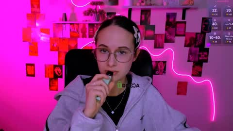 Mona  online show from April 25, 2026, 7:11 pm