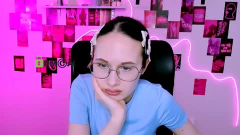 Snapshot of mona_cloud chatting on April 30, 2026, 9:19 pm Mona online show from April 30, 2026, 9:19 pm