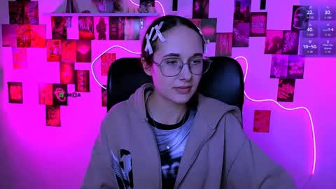 Snapshot of mona_cloud chatting on June 4, 2026, 7:09 pm Mona online show from June 4, 2026, 7:09 pm