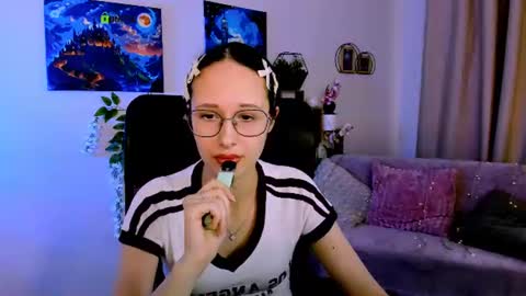 Snapshot of mona_cloud chatting on July 21, 2026, 8:38 am Mona online show from July 21, 2026, 8:38 am