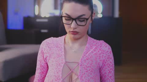 Mona Lisss online show from January 17, 2025, 11:27 am