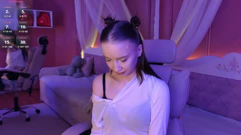 Snapshot of monahicks chatting on May 7, 2026, 6:57 pm MonaHicks online show from May 7, 2026, 6:57 pm