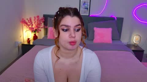 Snapshot of moneyforpeaches chatting on May 8, 2026, 5:29 pm moneyforpeaches online show from May 8, 2026, 5:29 pm