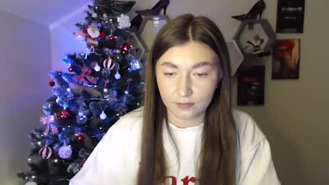 Snapshot of monica_sweets chatting on December 16, 2025, 9:47 am sweet girl and shine body online show from December 16, 2025, 9:47 am