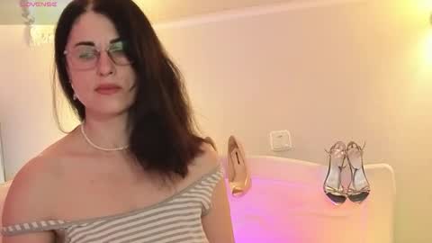 monicaluxxx online show from April 12, 2026, 4:50 am