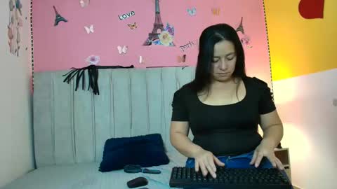 monickhot303av online show from March 11, 2025, 4:54 am