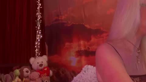 Snapshot of monicutex chatting on May 1, 2026, 2:05 am Monika online show from May 1, 2026, 2:05 am