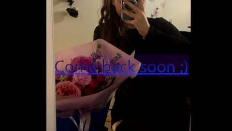 Snapshot of monika_youu chatting on March 5, 2026, 10:33 am Monika online show from March 5, 2026, 10:33 am