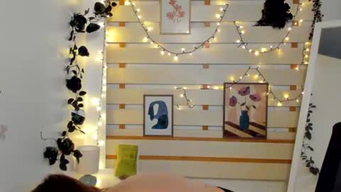 Snapshot of monika_youu chatting on March 17, 2026, 11:24 am Monika online show from March 17, 2026, 11:24 am