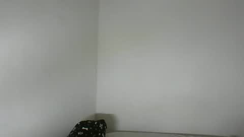 Snapshot of monito_hot17 chatting on February 18, 2026, 5:14 am monito_hot17 online show from February 18, 2026, 5:14 am